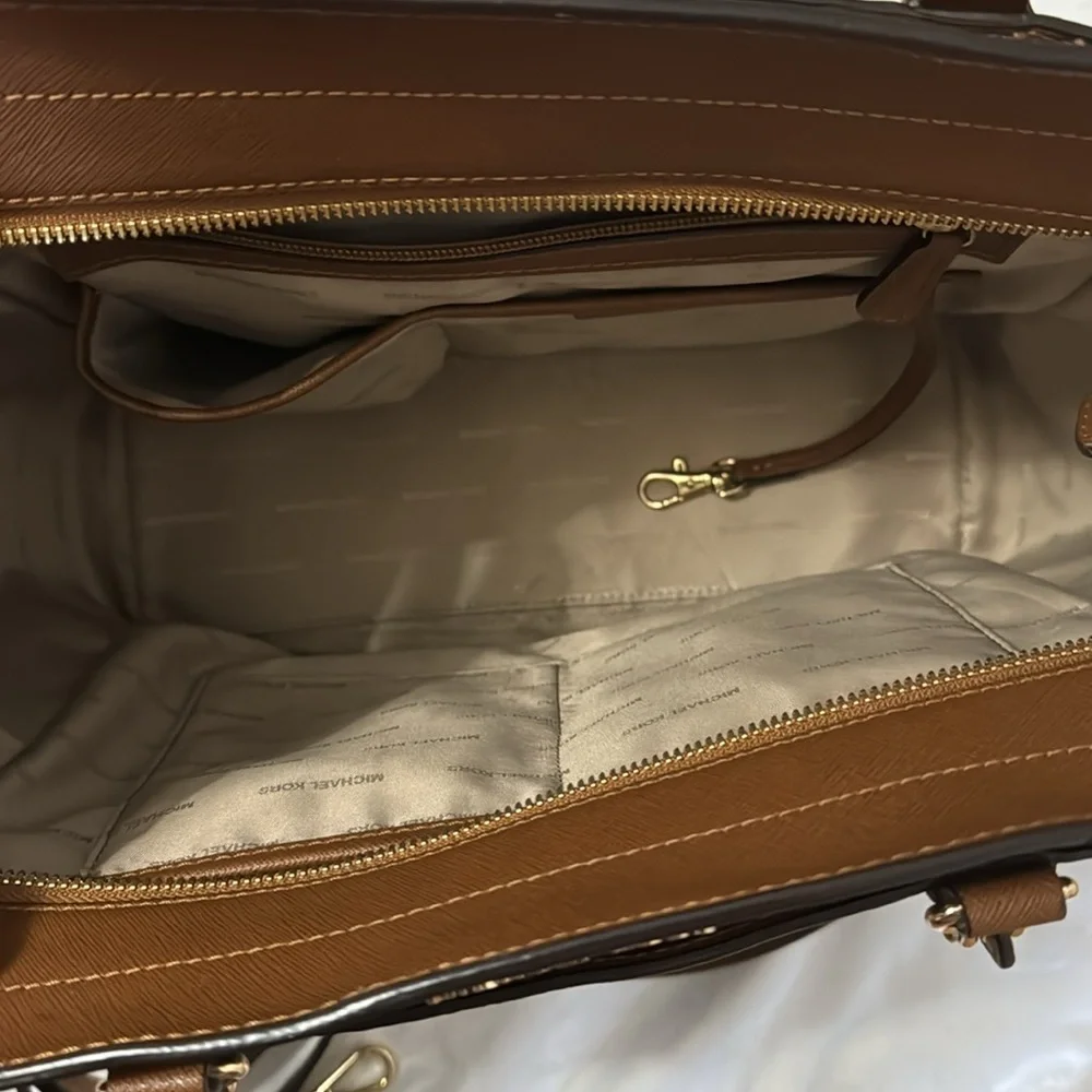 Michael Kora large tote with removable crossbody - Picture 7 of 9